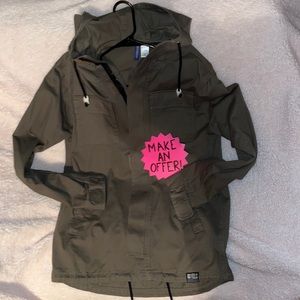 DIVIDED GREEN CANVAS TRENCH COAT MENS SMALL